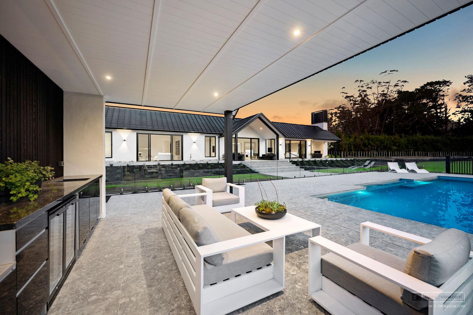 Slider image of 31 Robinson Road, Auckland