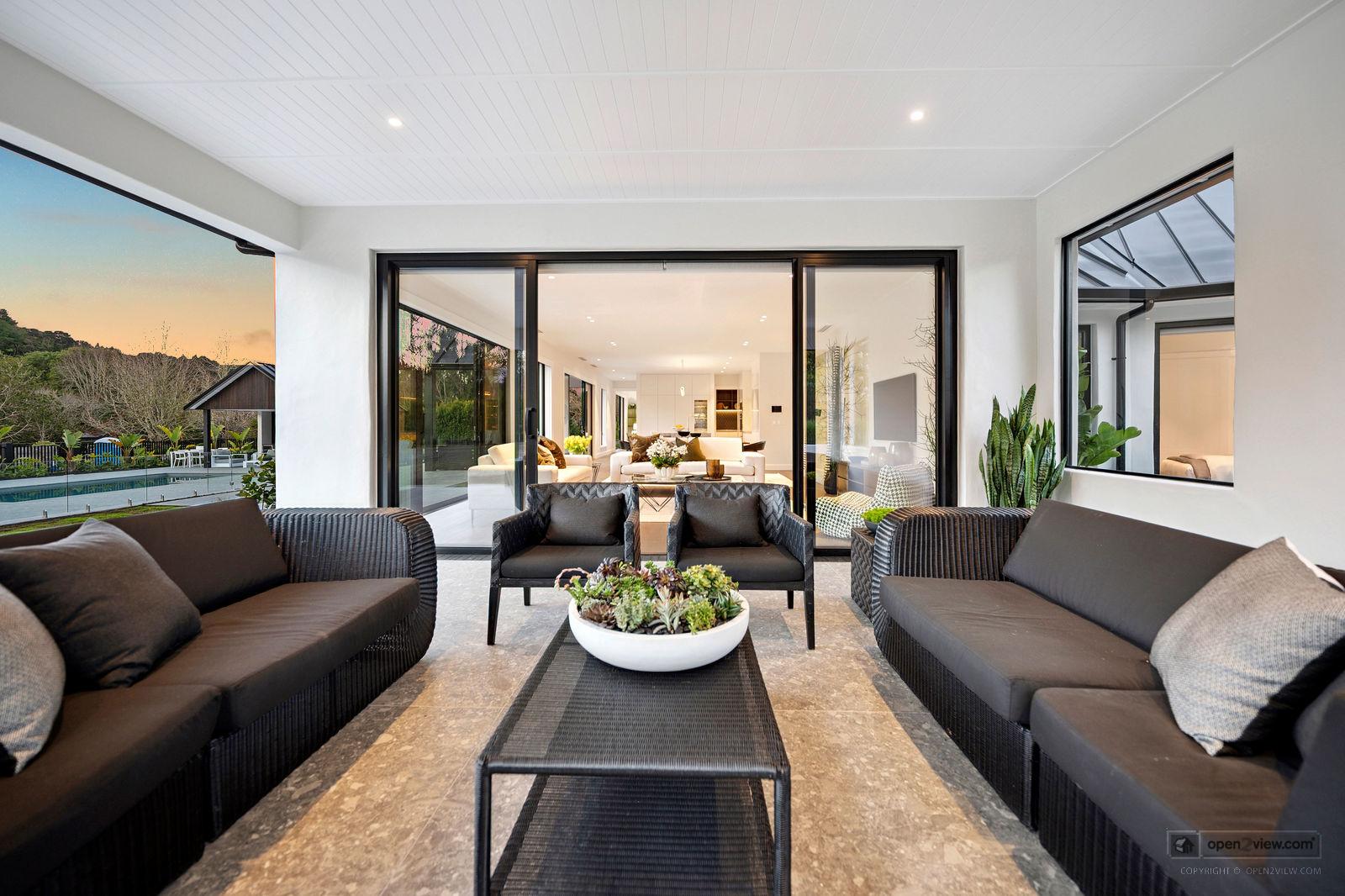 Slider image of 31 Robinson Road, Auckland