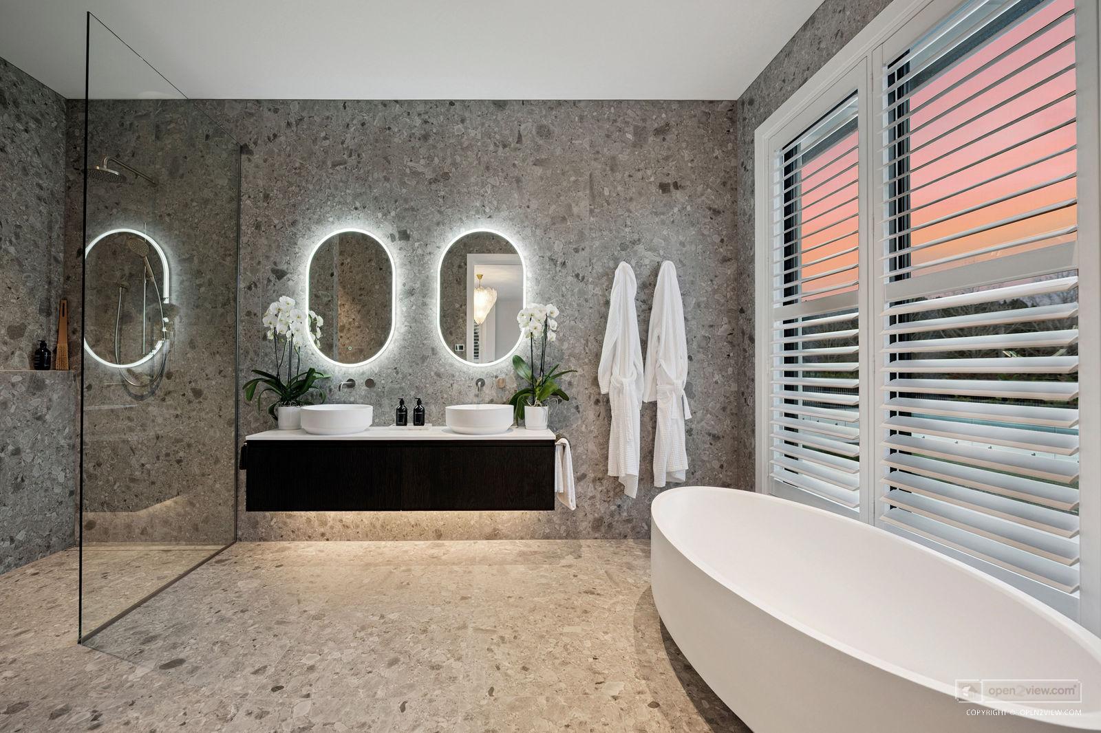 Slider image of 31 Robinson Road, Auckland