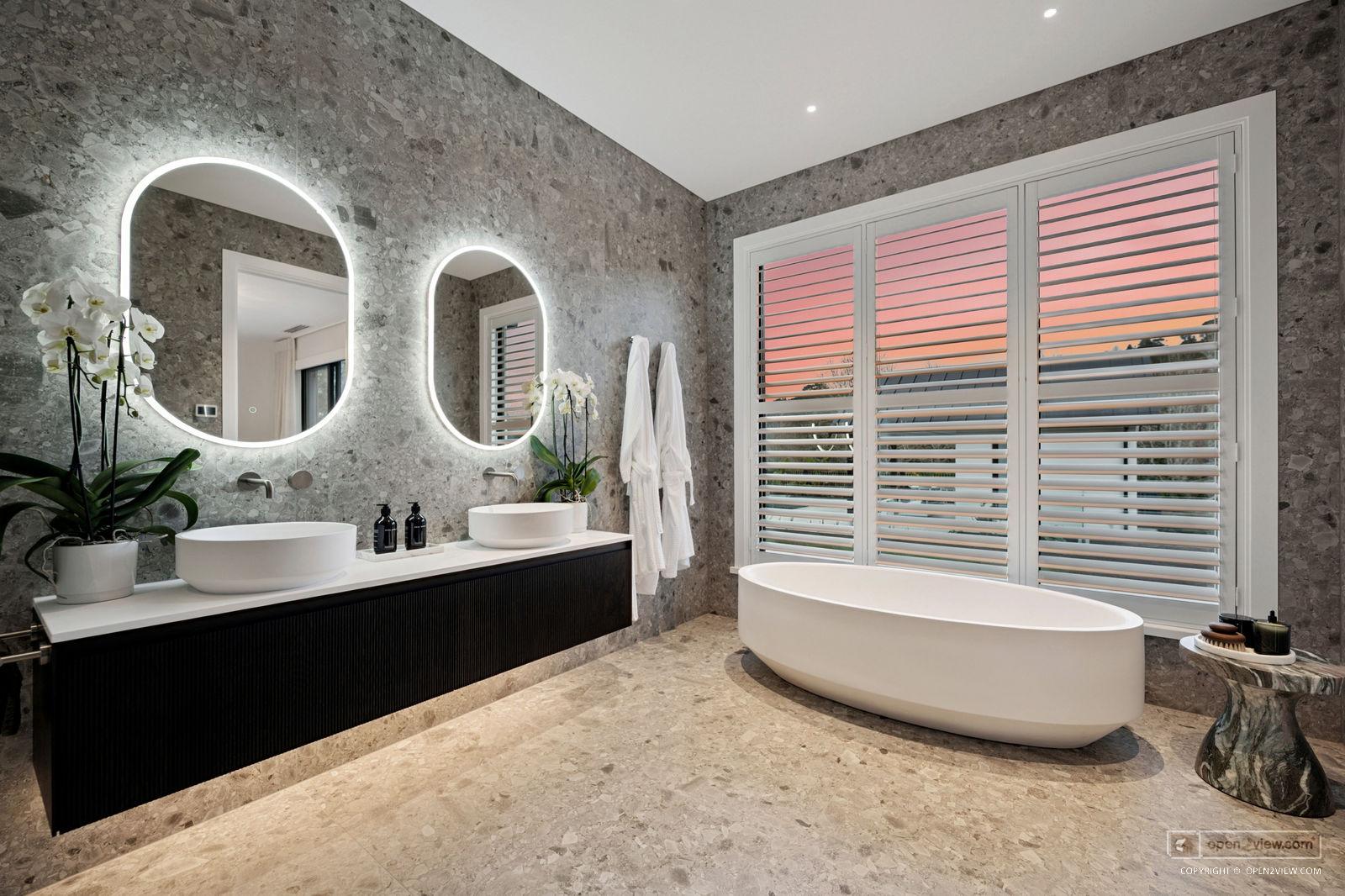 Slider image of 31 Robinson Road, Auckland