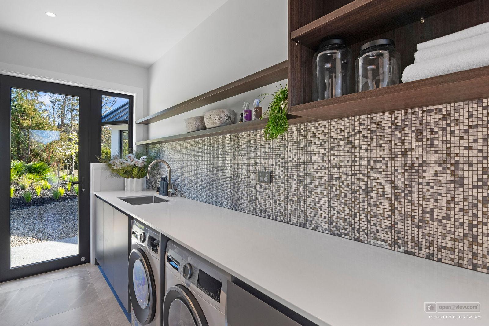 Slider image of 31 Robinson Road, Auckland