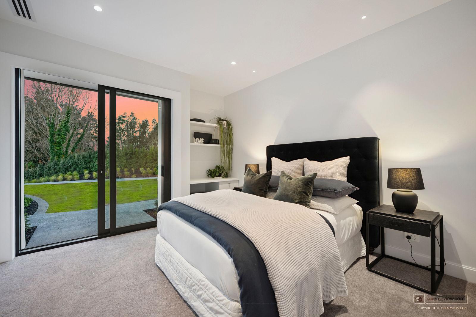Slider image of 31 Robinson Road, Auckland