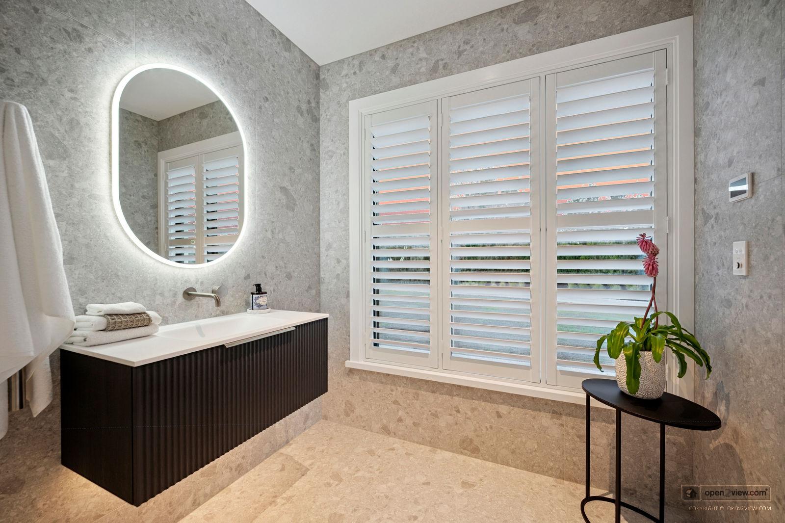 Slider image of 31 Robinson Road, Auckland