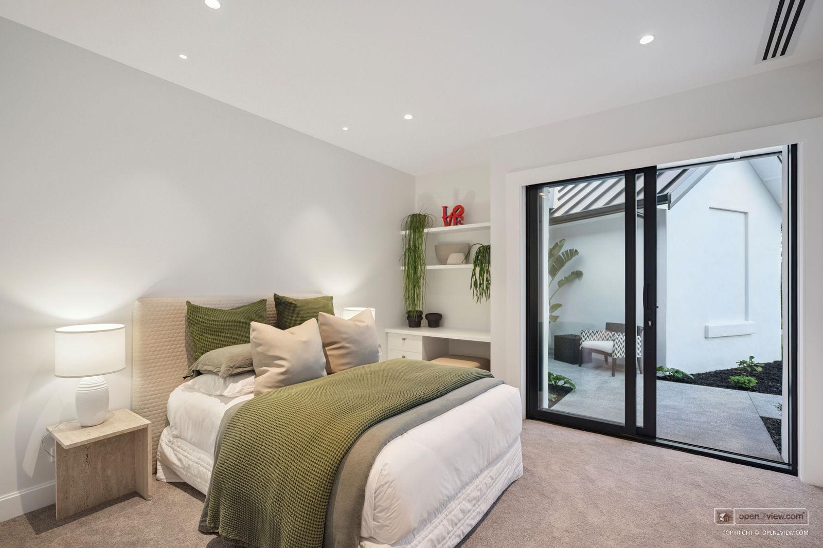Slider image of 31 Robinson Road, Auckland