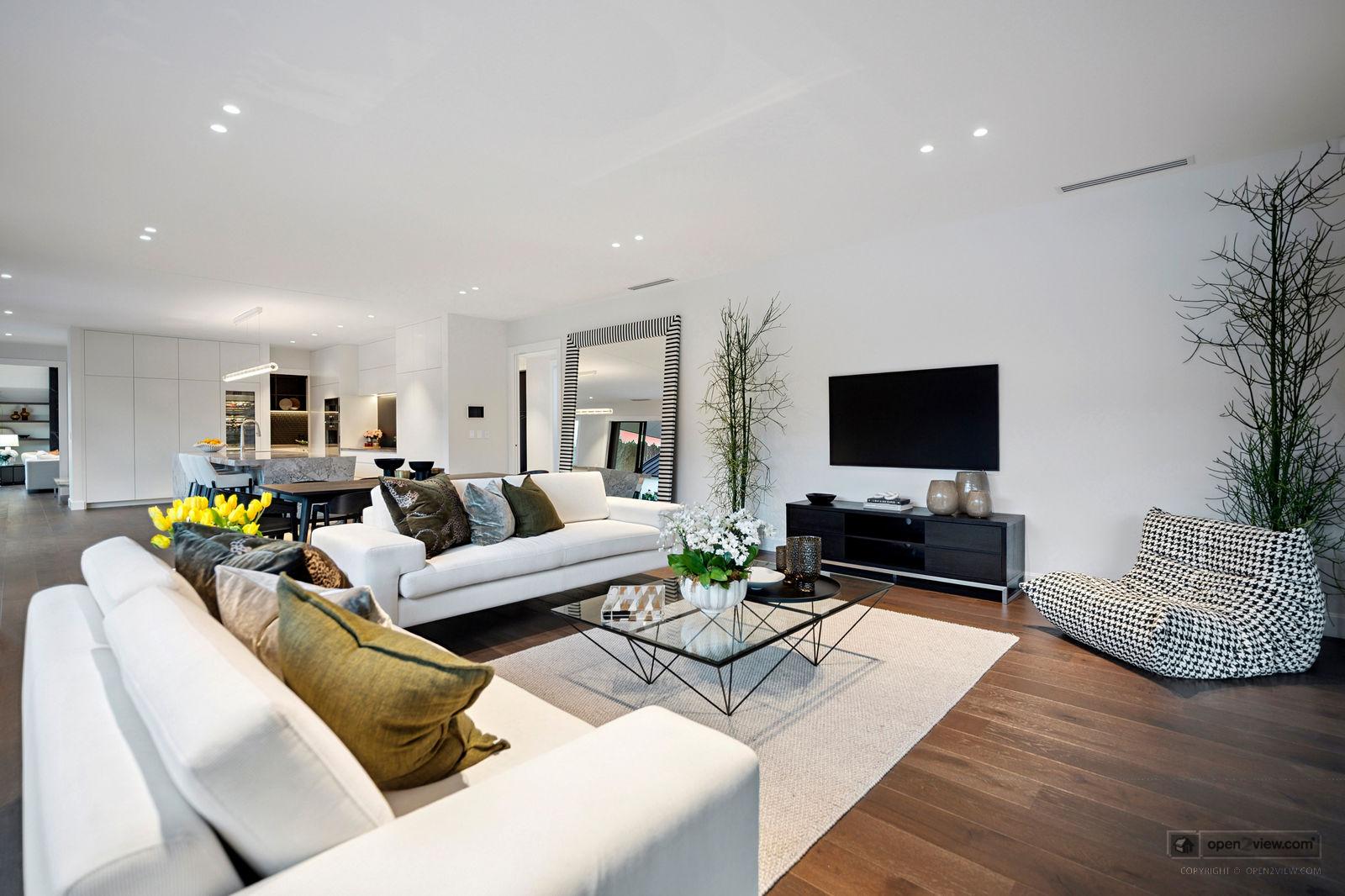 Slider image of 31 Robinson Road, Auckland