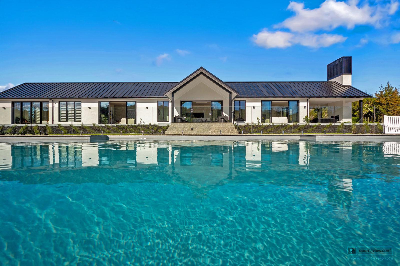 Slider image of 31 Robinson Road, Auckland