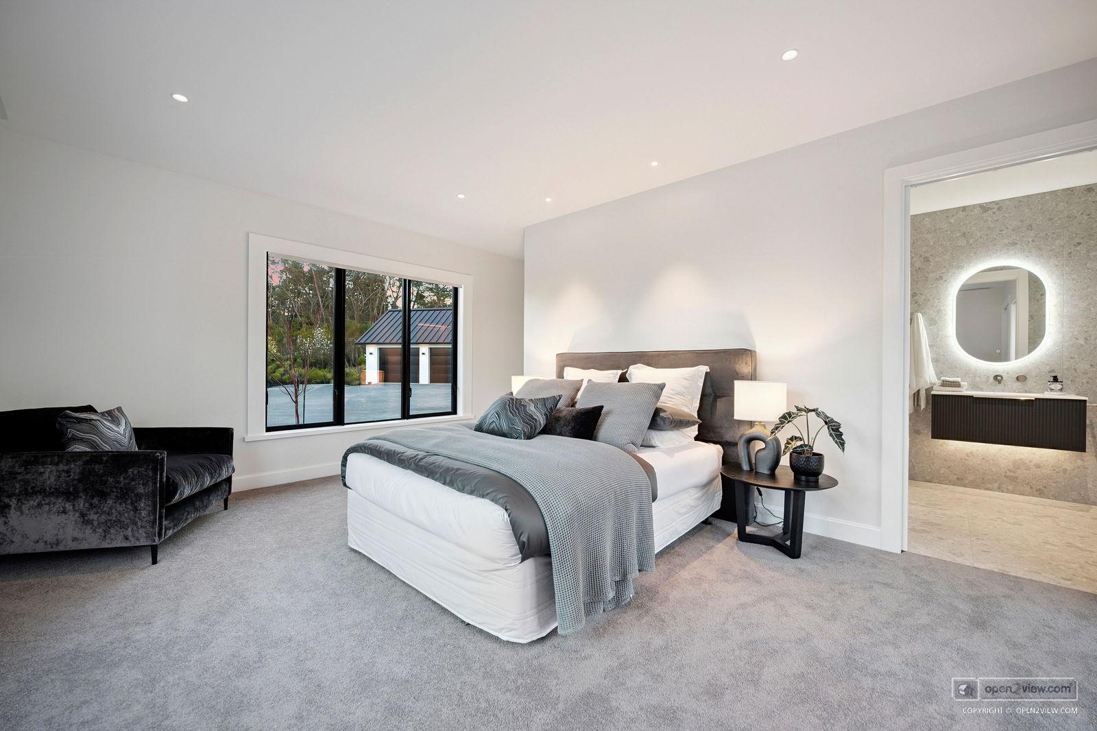 Slider image of 31 Robinson Road, Auckland
