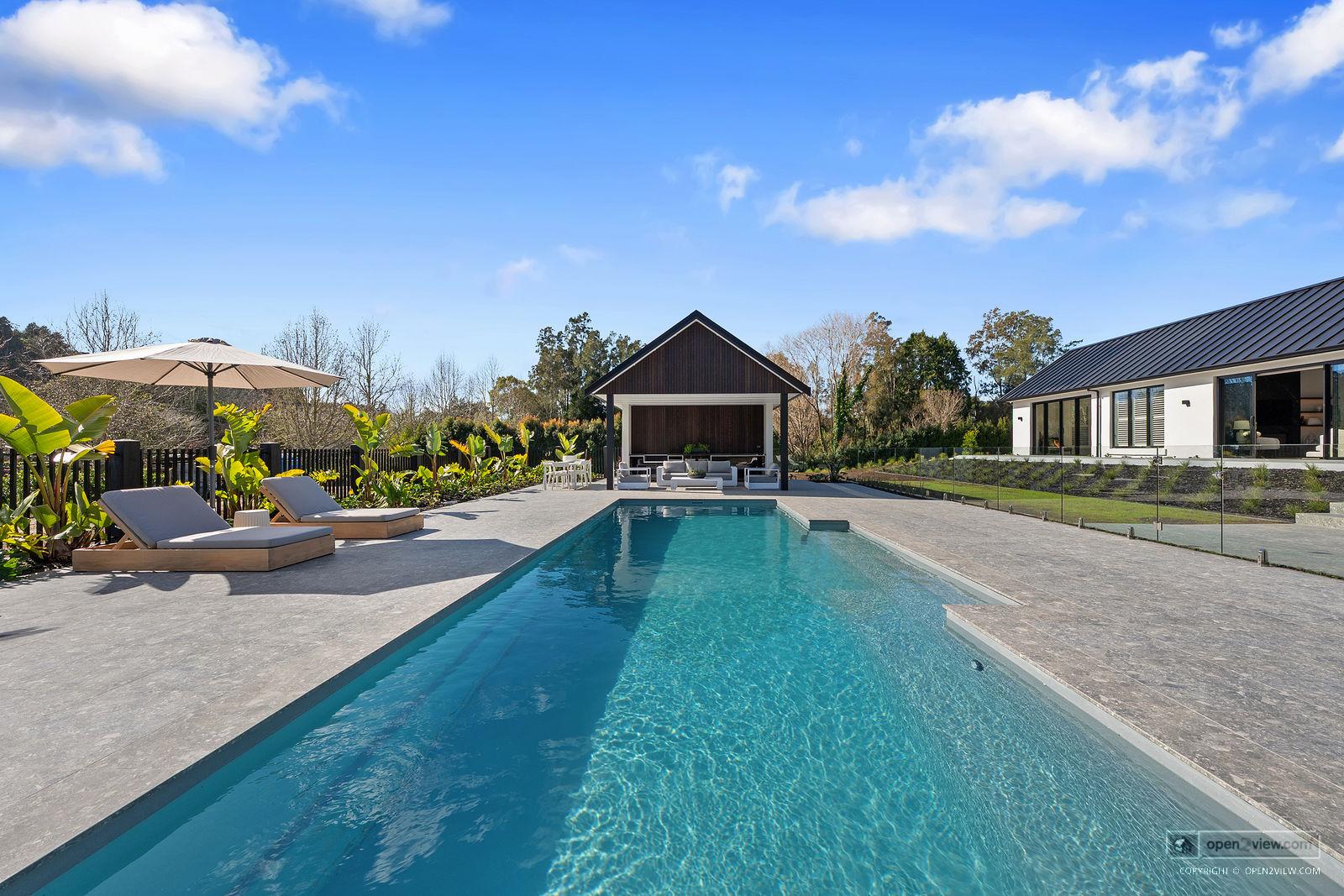 Slider image of 31 Robinson Road, Auckland