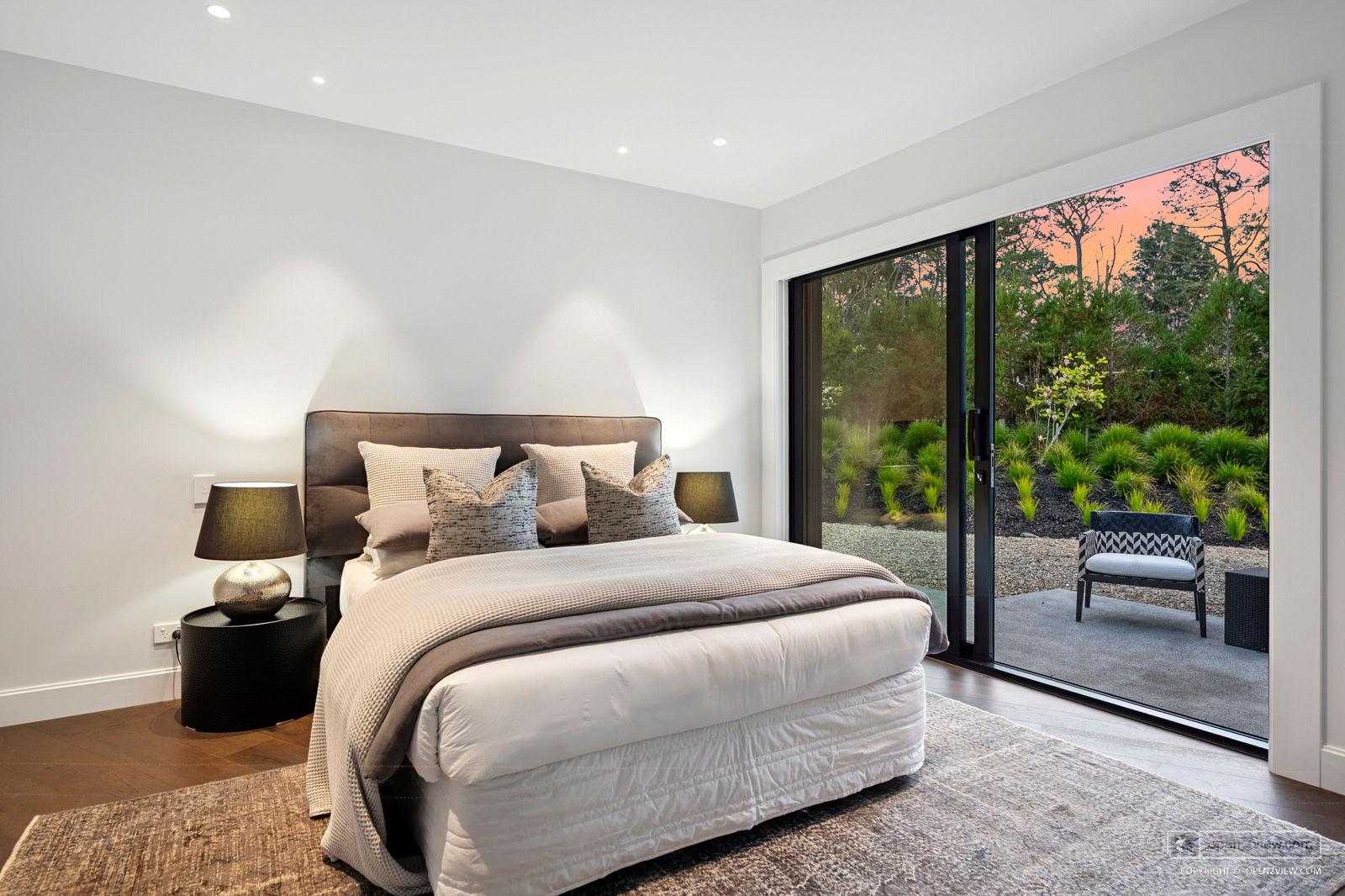 Slider image of 31 Robinson Road, Auckland