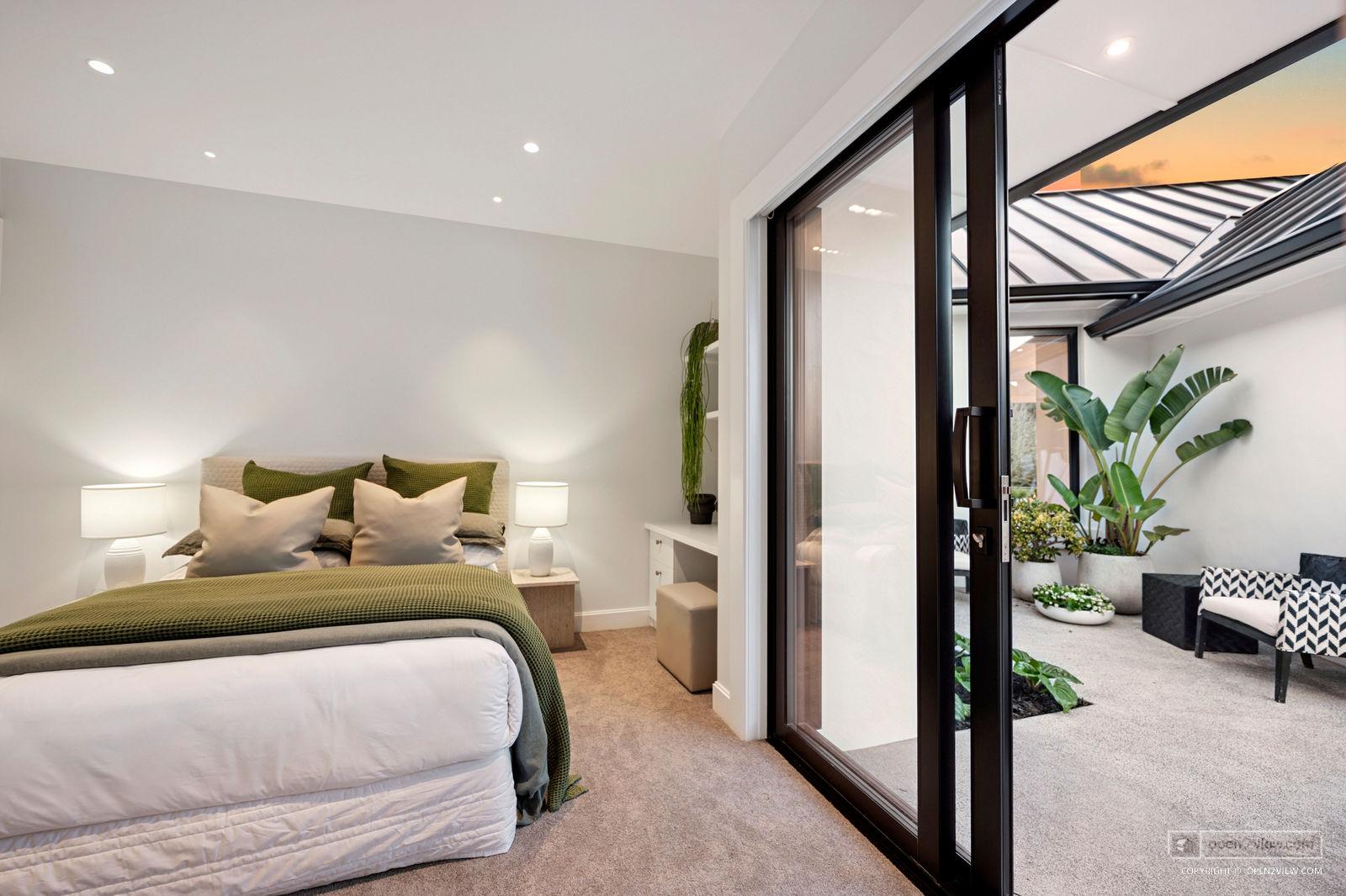 Slider image of 31 Robinson Road, Auckland