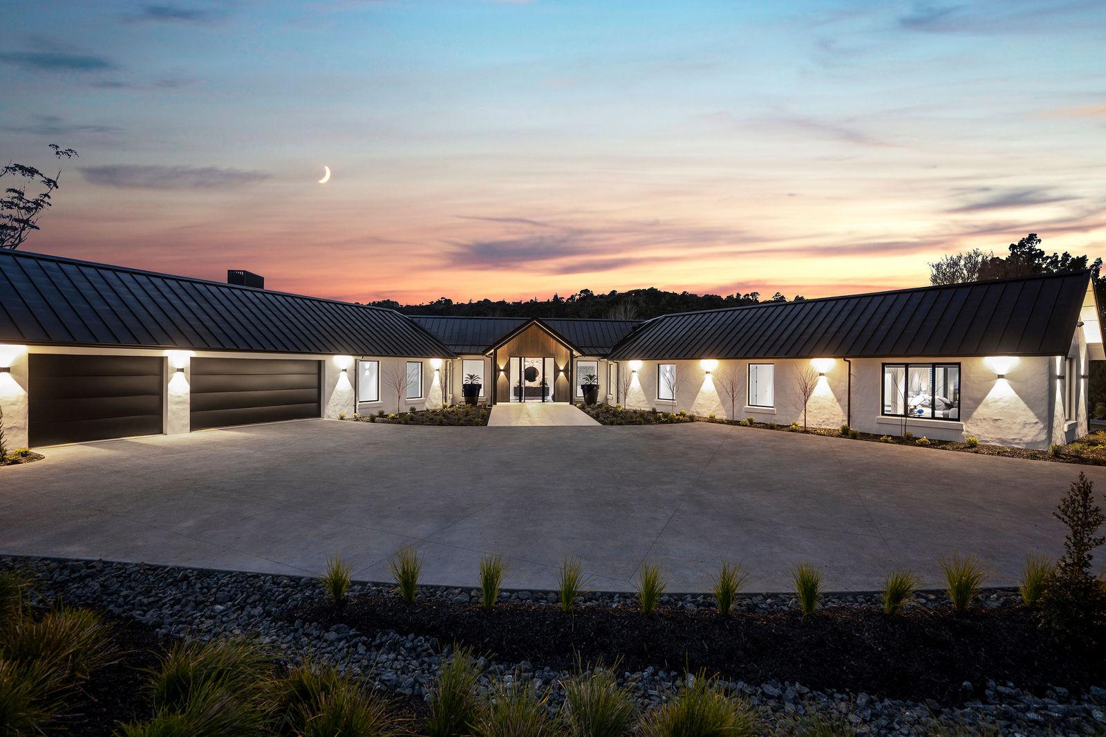 Slider image of 31 Robinson Road, Auckland