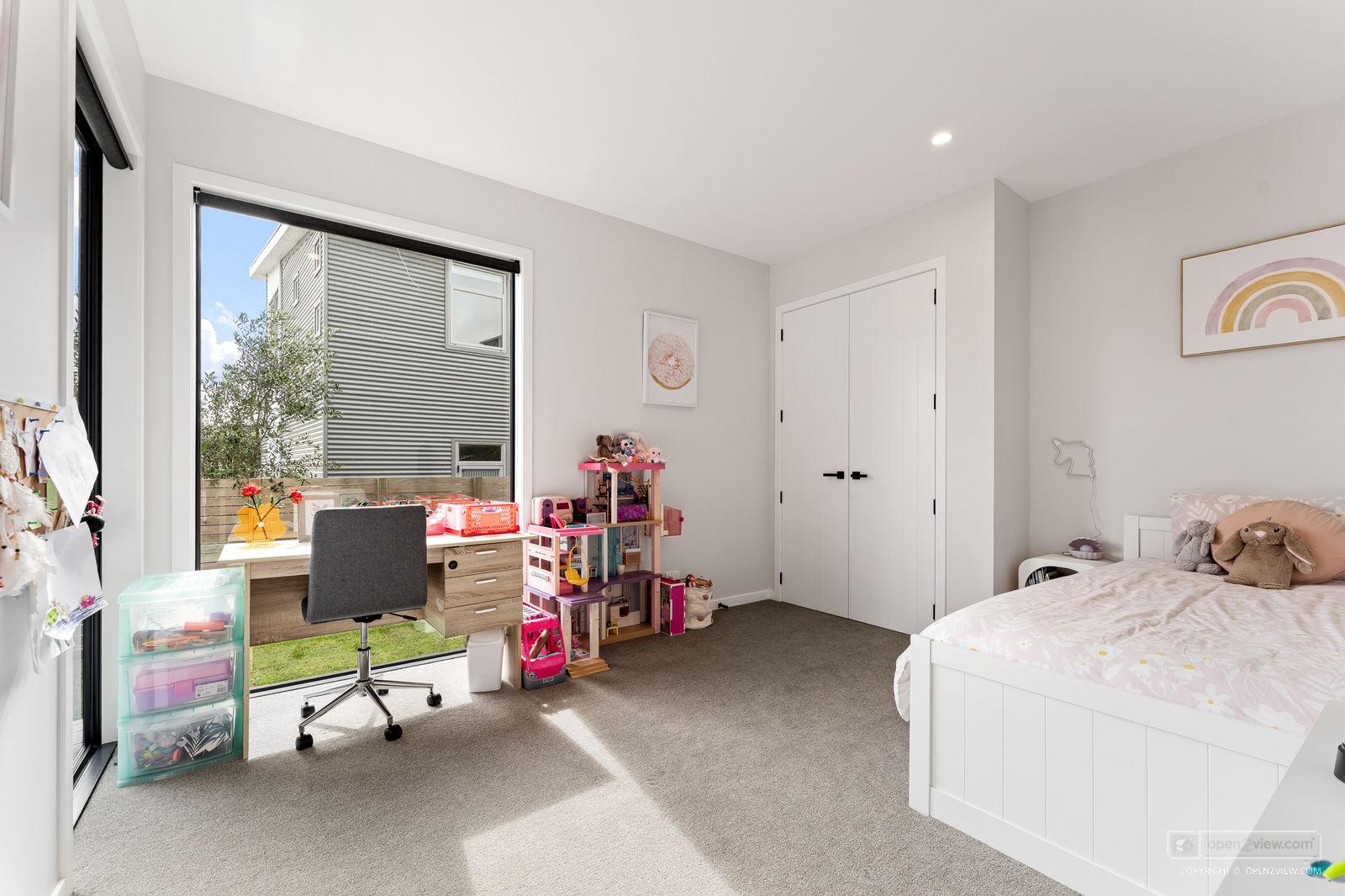Slider image of 10 May Way, Auckland