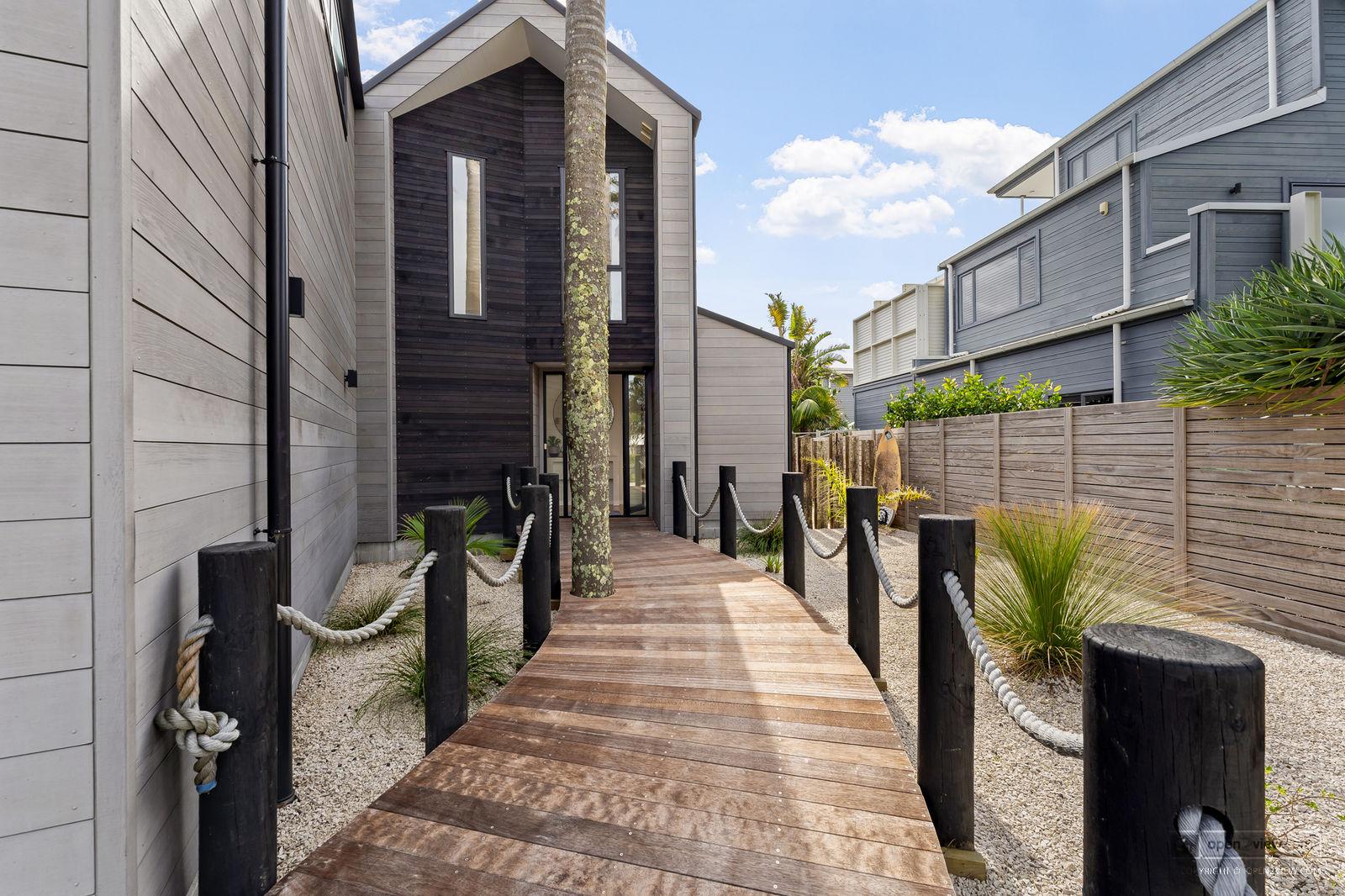 Slider image of 10 May Way, Auckland