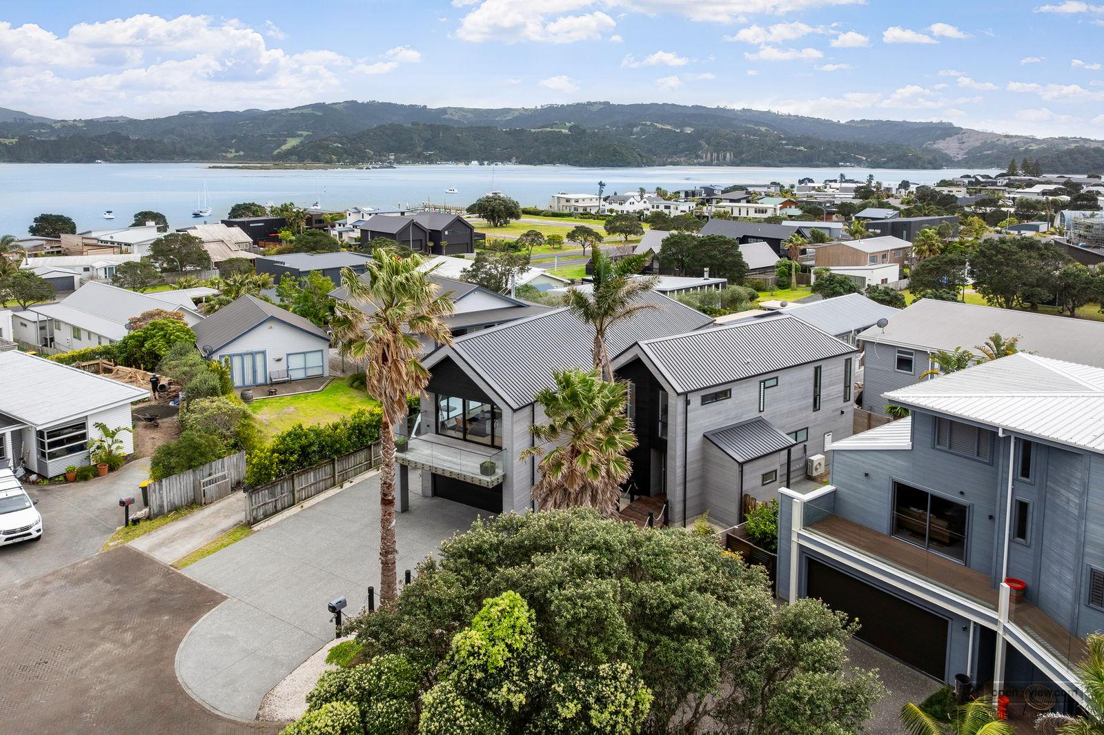 Slider image of 10 May Way, Auckland