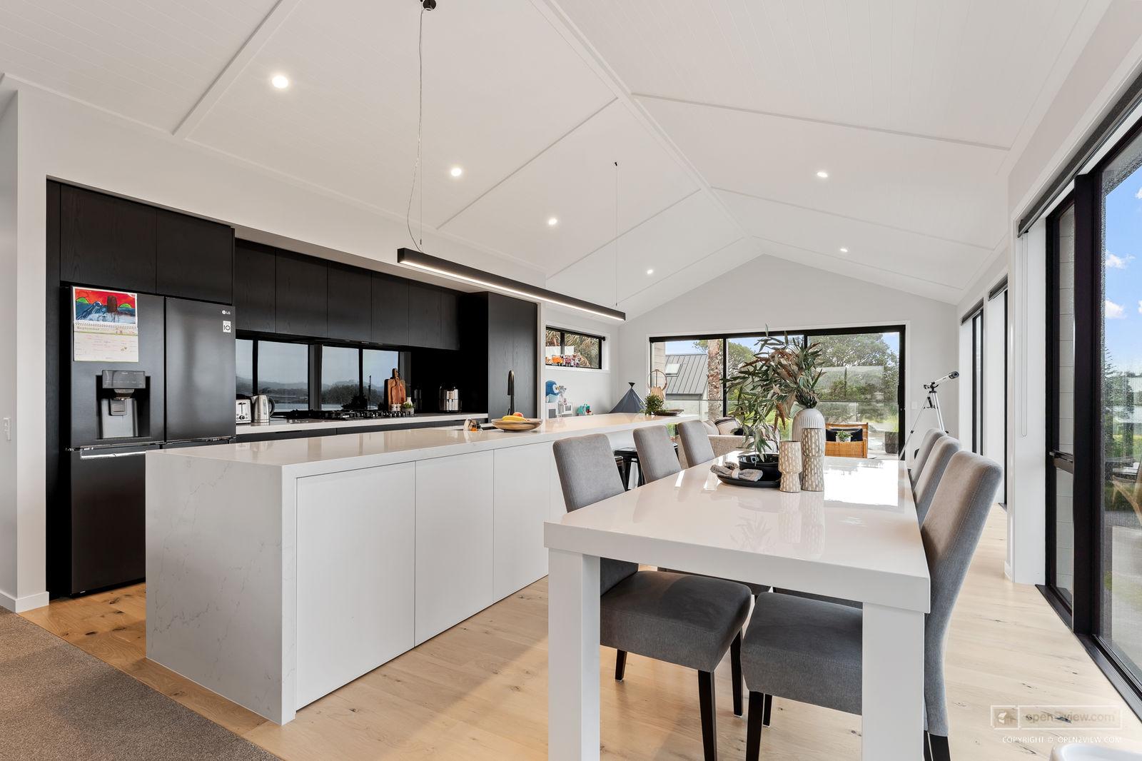Slider image of 10 May Way, Auckland