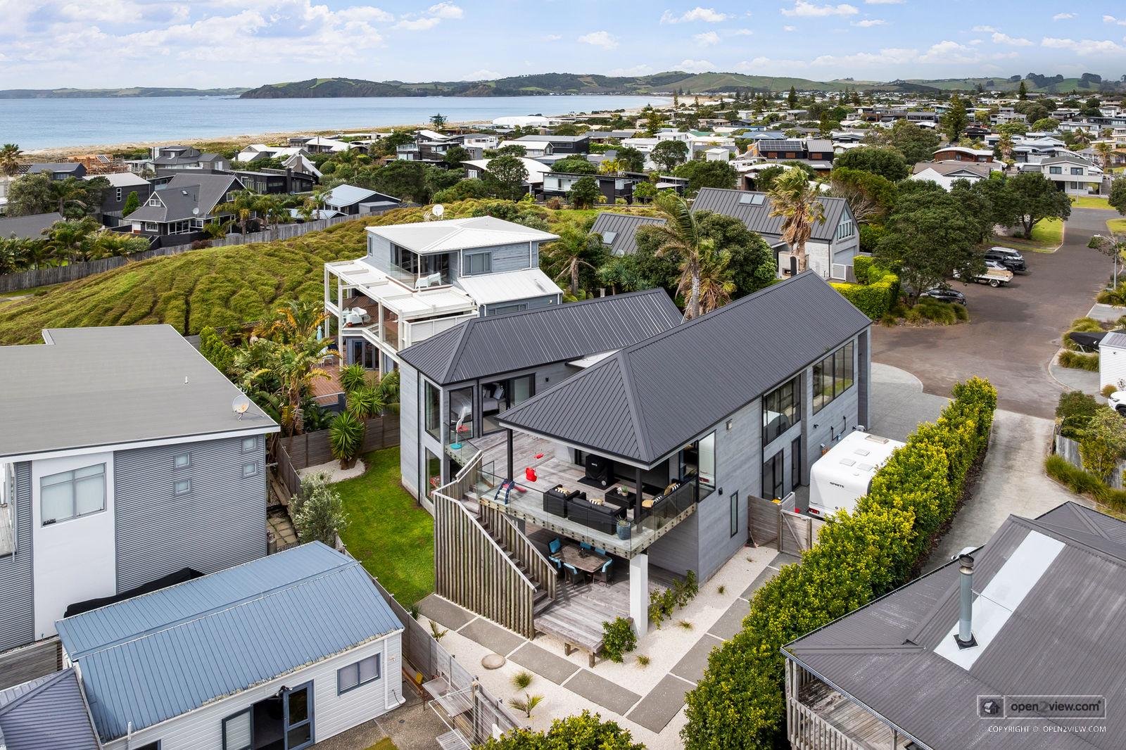 Slider image of 10 May Way, Auckland