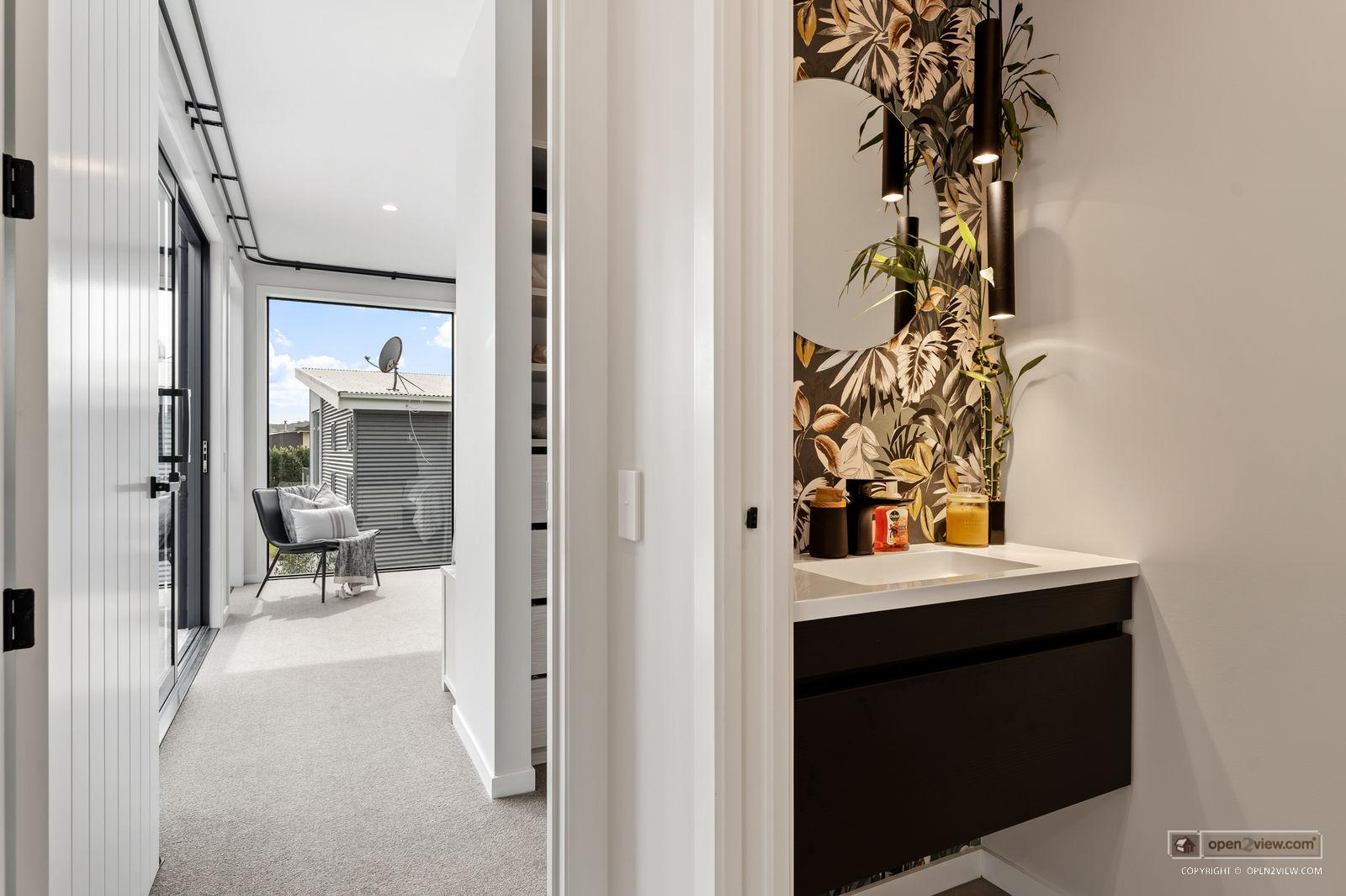Slider image of 10 May Way, Auckland