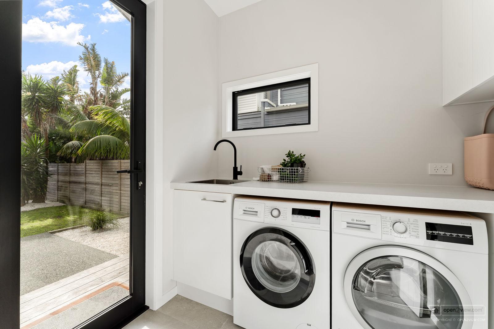Slider image of 10 May Way, Auckland