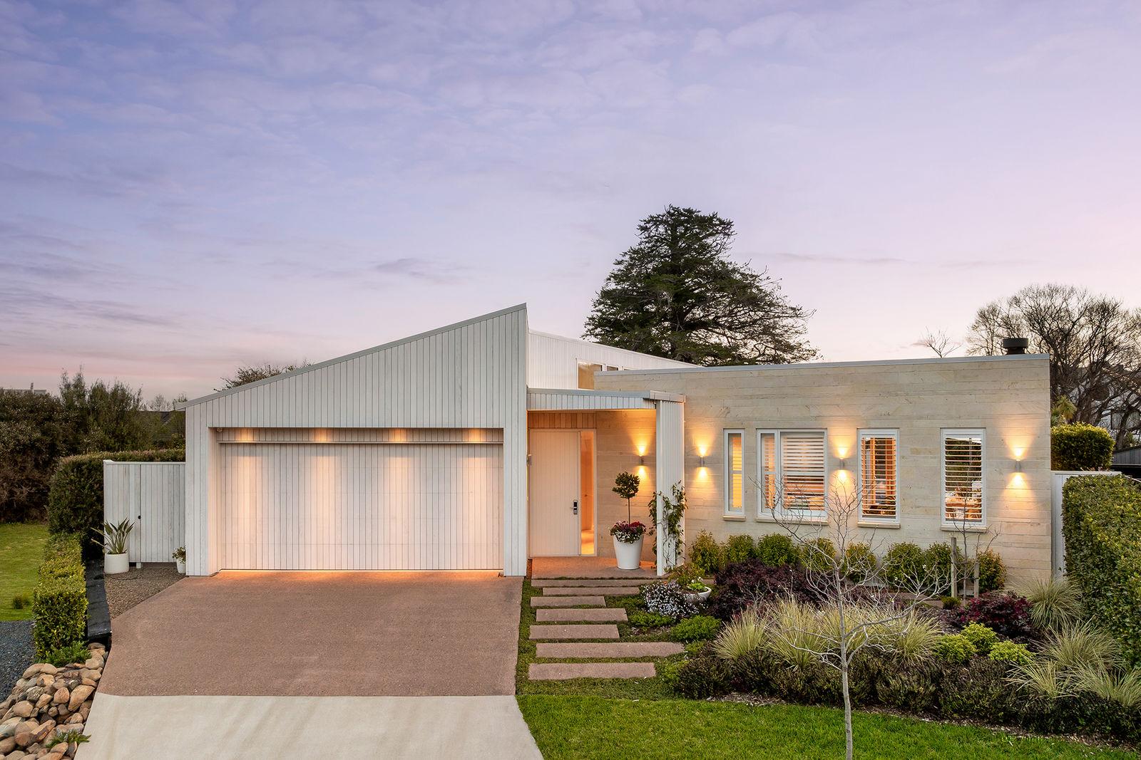 Slider image of 34 Torea Road, Auckland