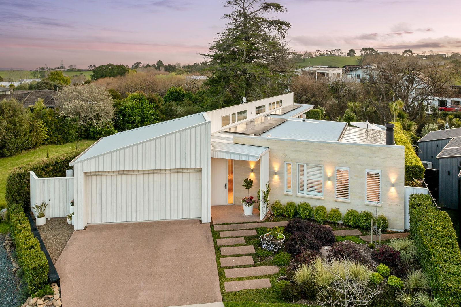 Slider image of 34 Torea Road, Auckland