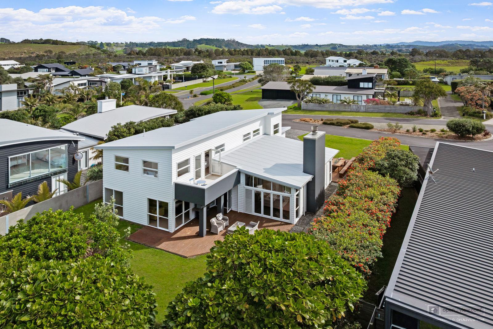 Slider image of 4 Tio Lane, Auckland