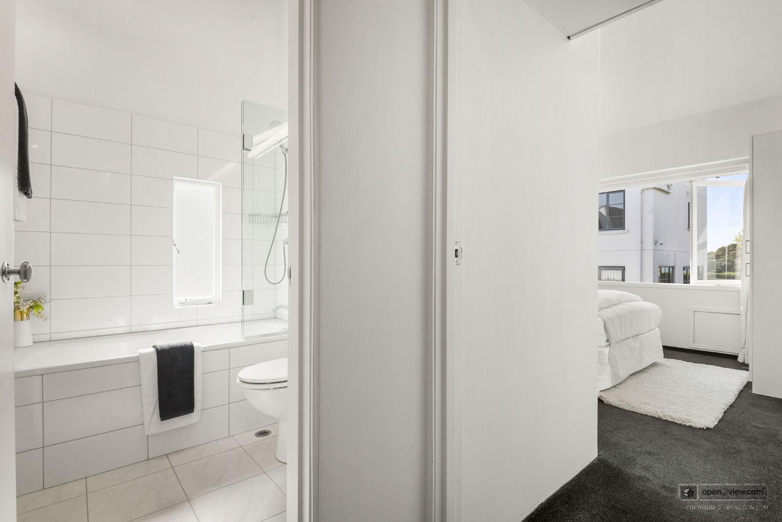 Slider image of 13/212 Hurstmere Road, Auckland