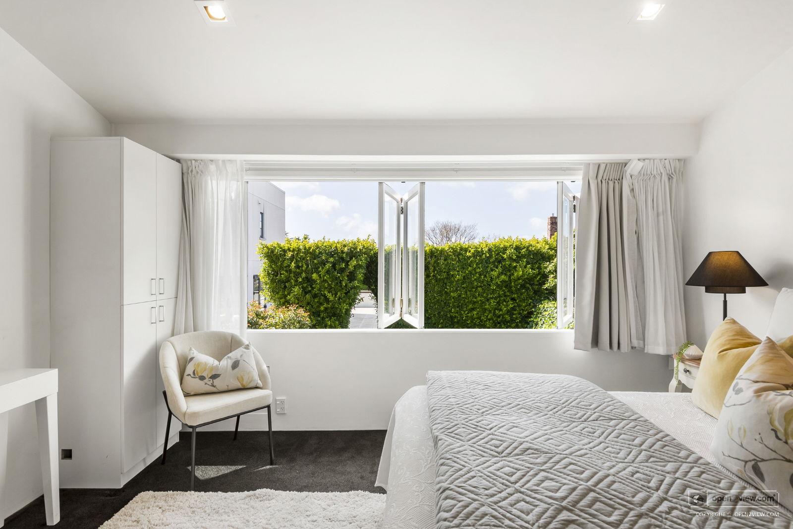 Slider image of 13/212 Hurstmere Road, Auckland