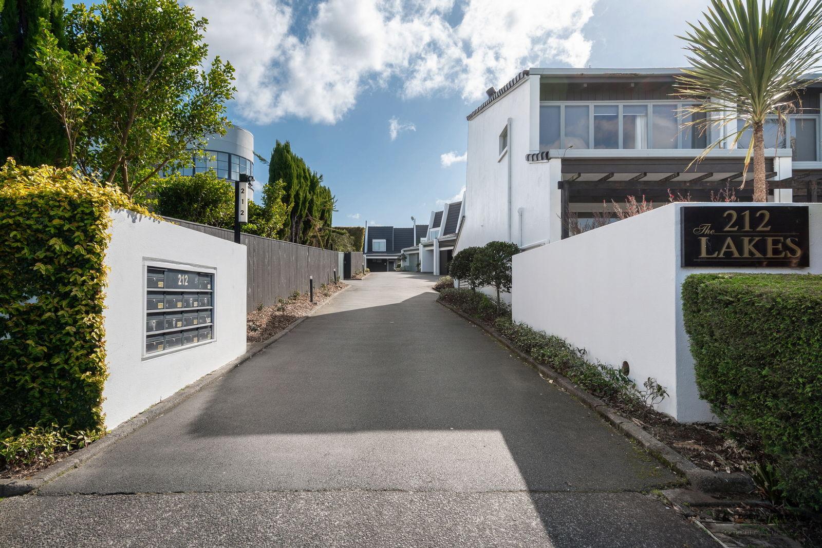 Slider image of 13/212 Hurstmere Road, Auckland