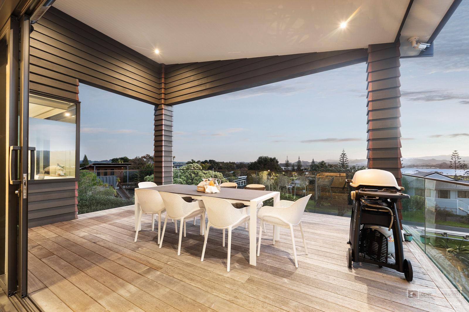 Slider image of 30 Caroline Heights, Auckland