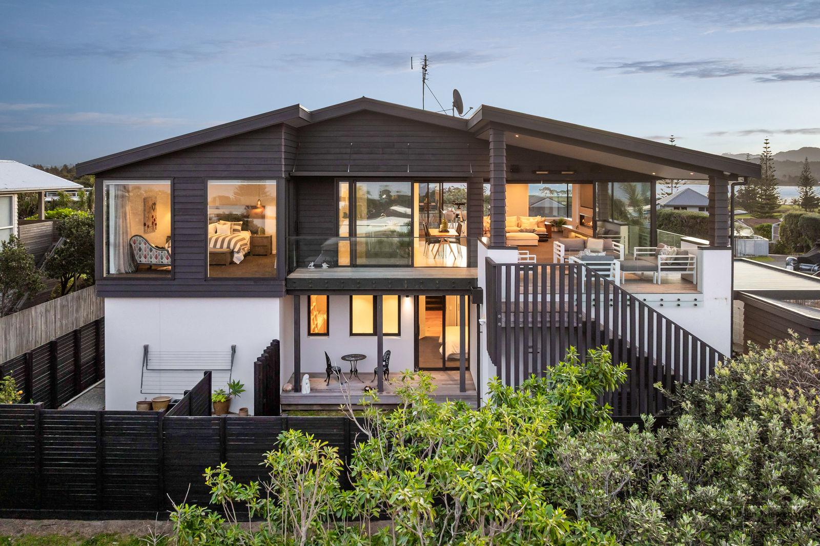 Slider image of 30 Caroline Heights, Auckland