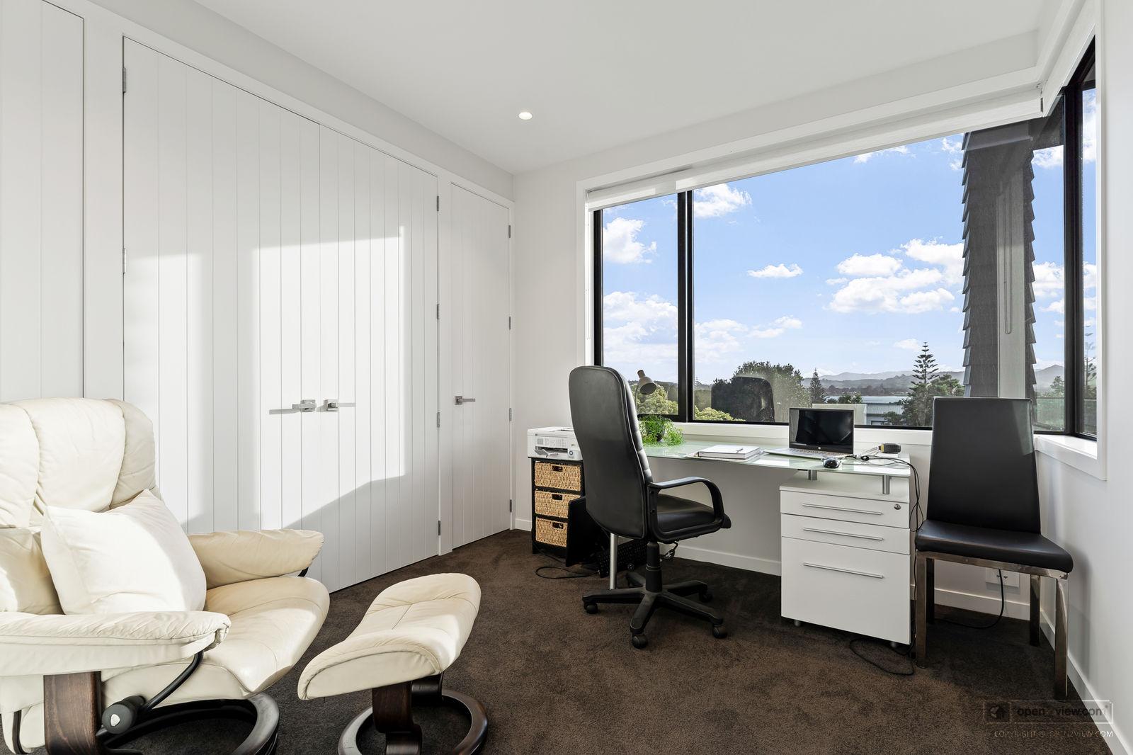 Slider image of 30 Caroline Heights, Auckland