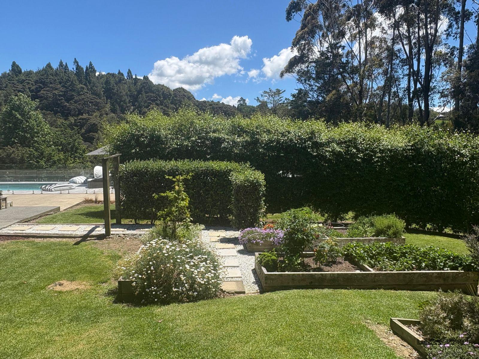 Slider image of 87 Hartway Grove, Auckland