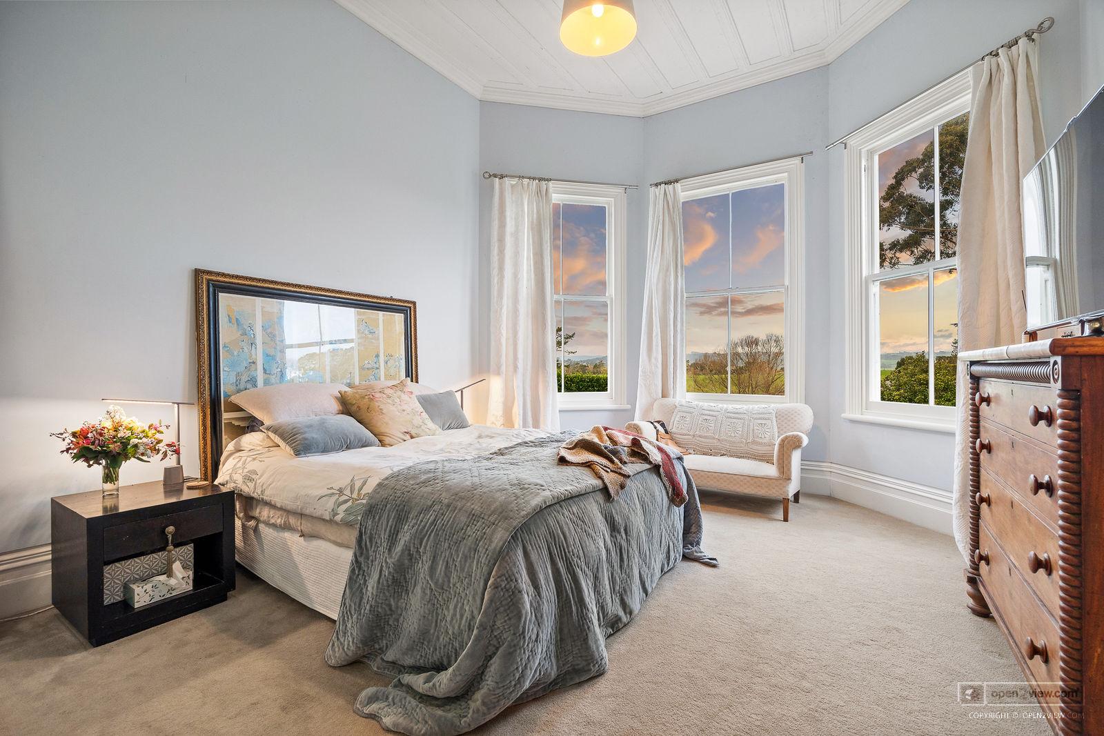 Slider image of 124 Rimmer Road, Auckland