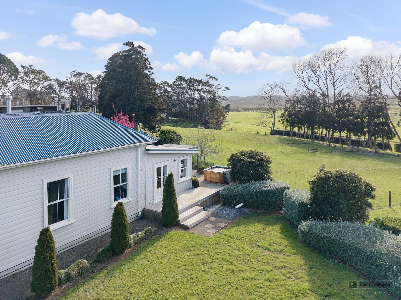 Slider image of 124 Rimmer Road, Auckland