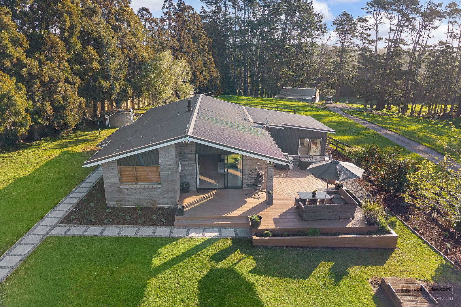 Slider image of 1115 State Highway 16, Auckland