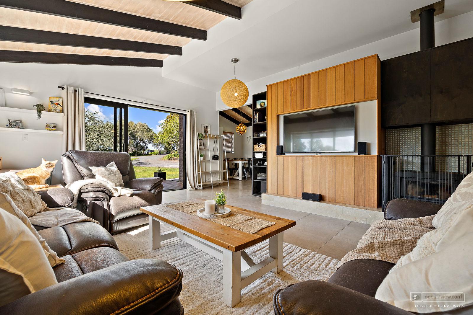 Slider image of 1115 State Highway 16, Auckland