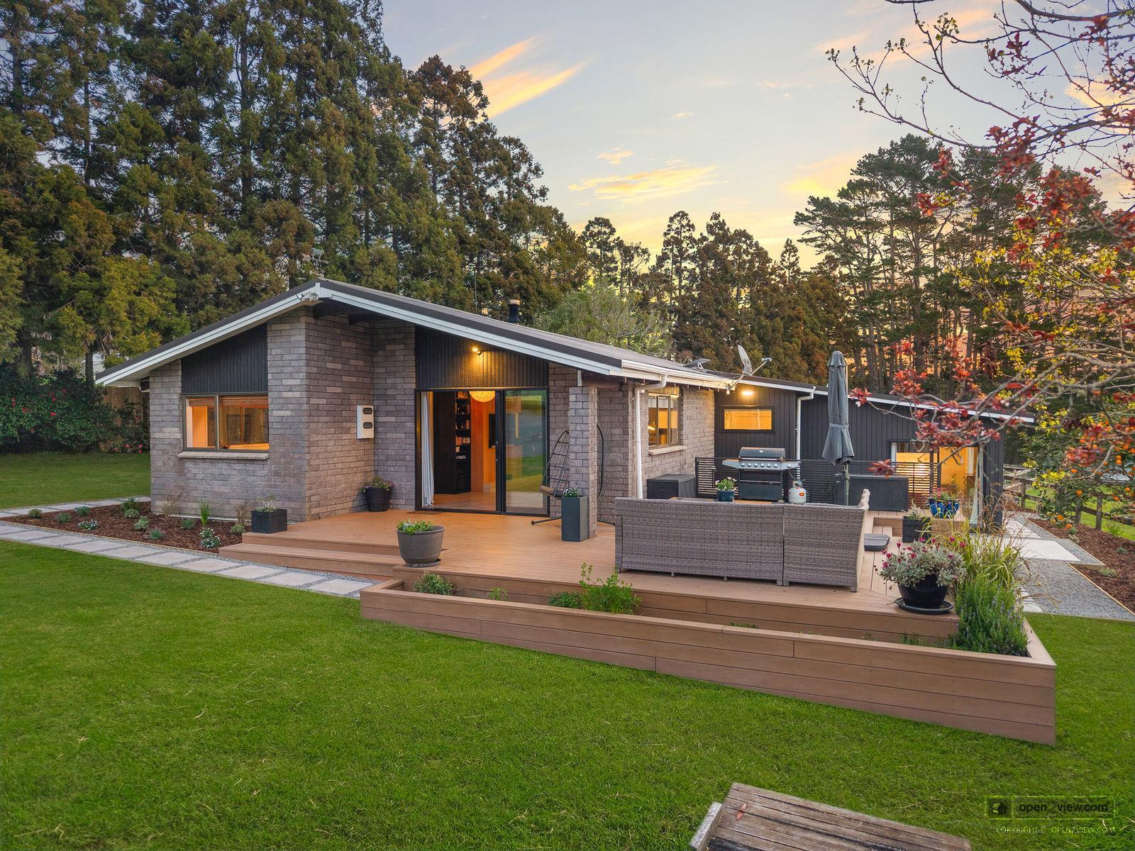Slider image of 1115 State Highway 16, Auckland