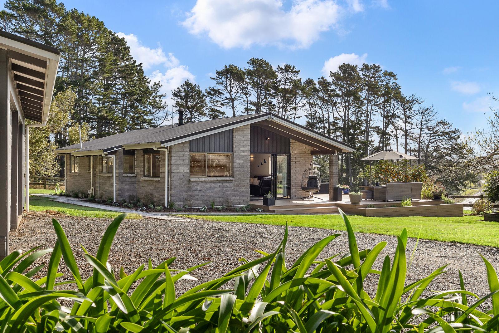 Slider image of 1115 State Highway 16, Auckland