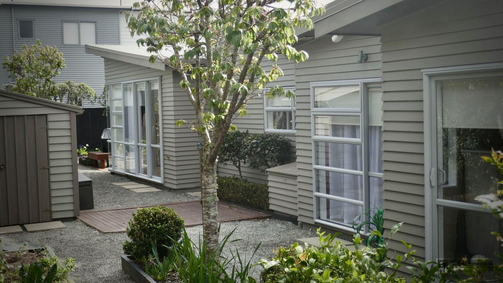 Slider image of 6 Mangatawhiri Road, Auckland