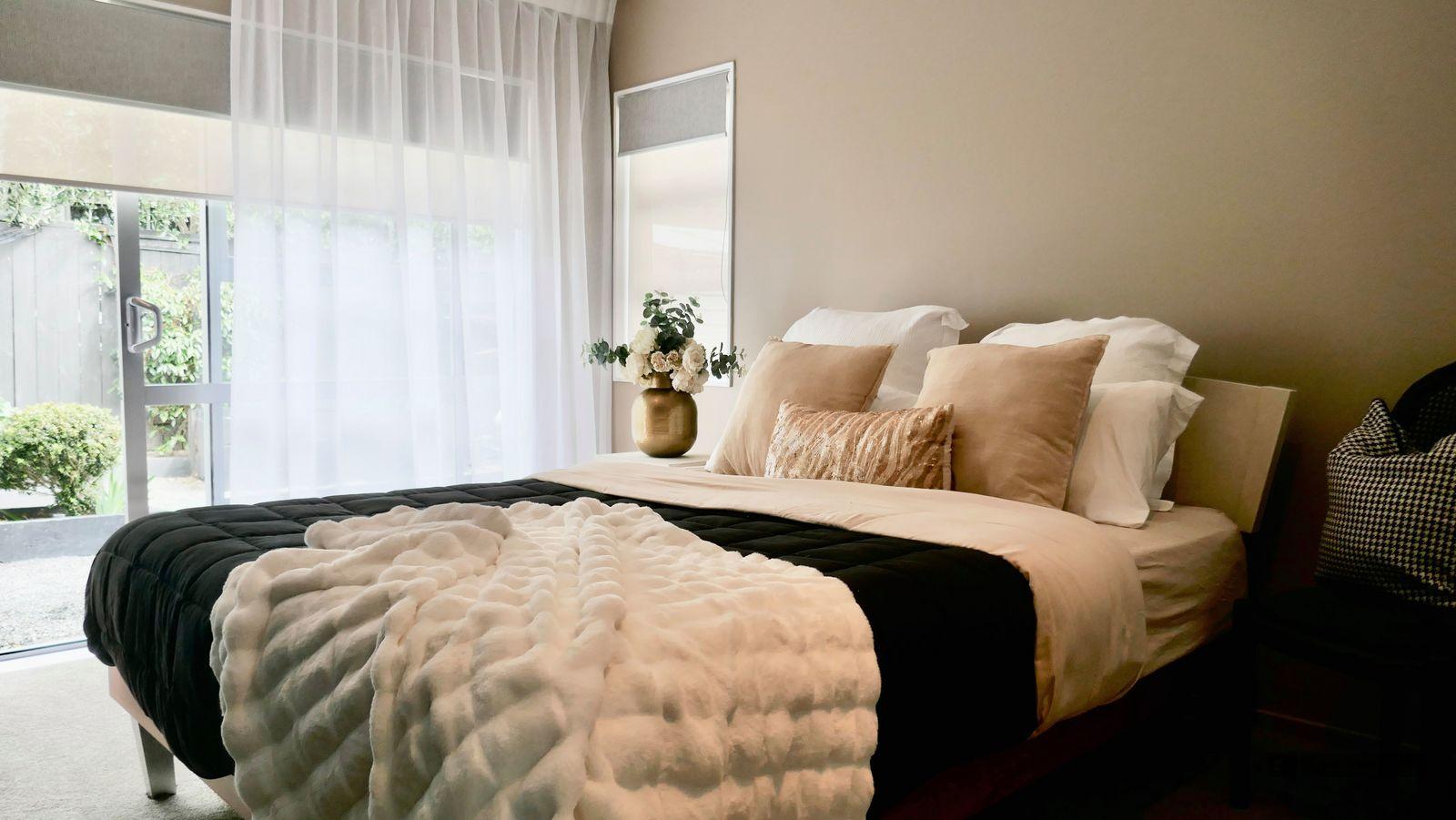 Slider image of 6 Mangatawhiri Road, Auckland