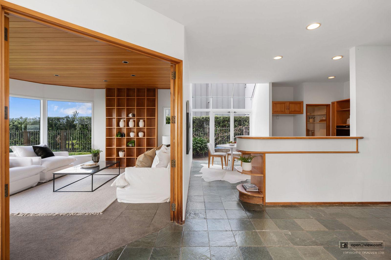 Slider image of 30 Oxford Terrace, Auckland