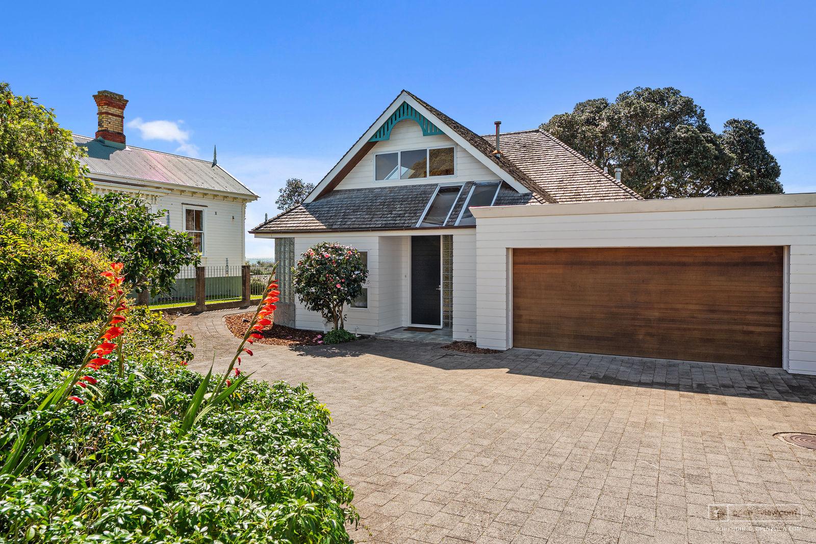 Slider image of 30 Oxford Terrace, Auckland