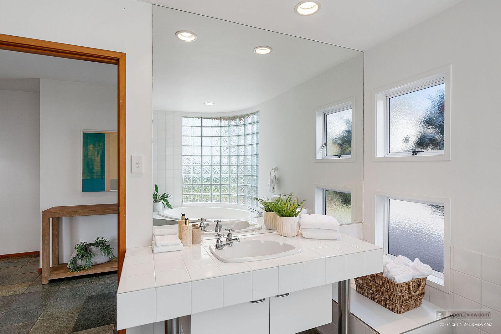 Slider image of 30 Oxford Terrace, Auckland