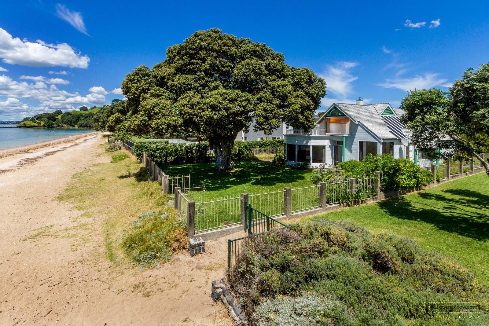Slider image of 30 Oxford Terrace, Auckland
