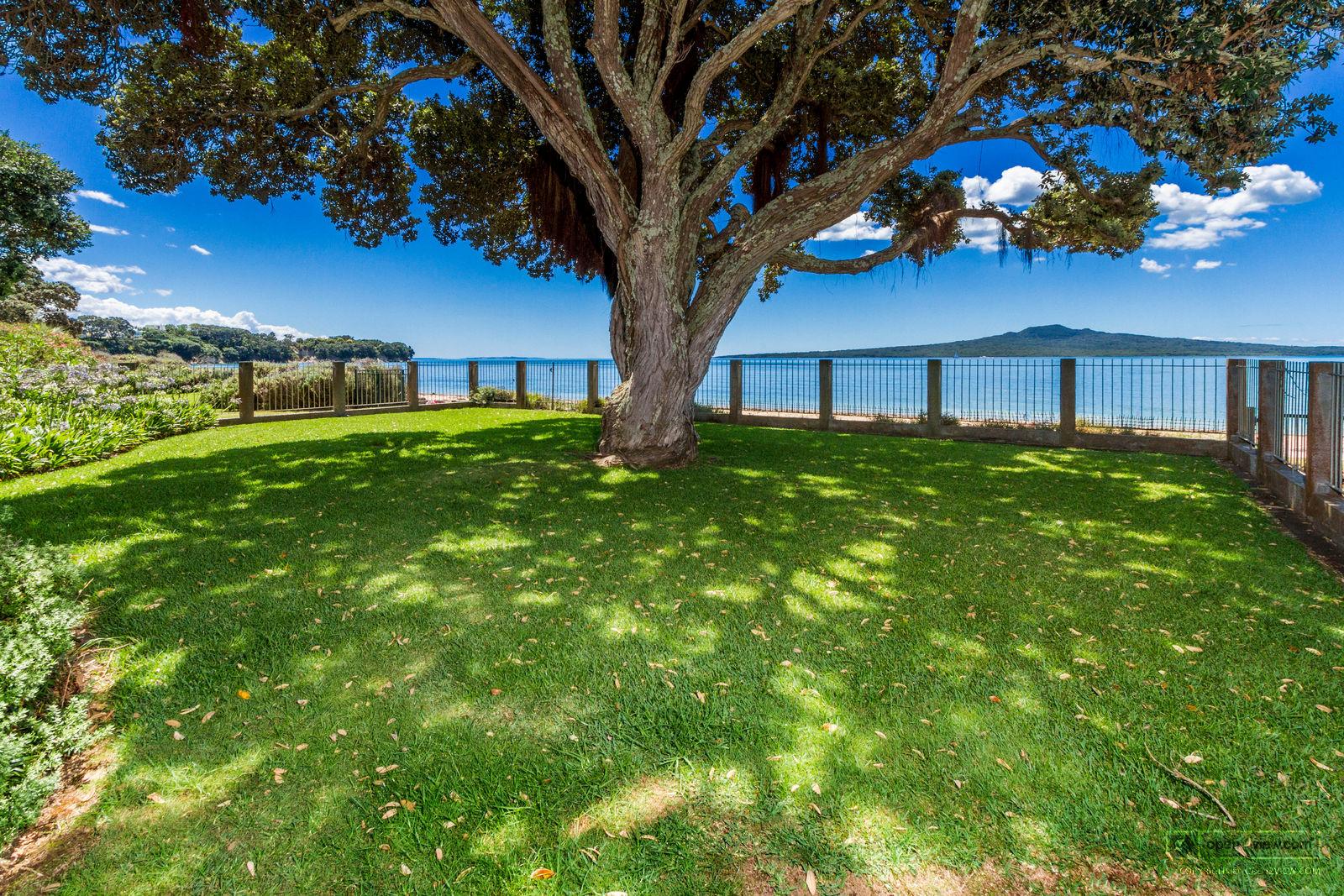 Slider image of 30 Oxford Terrace, Auckland