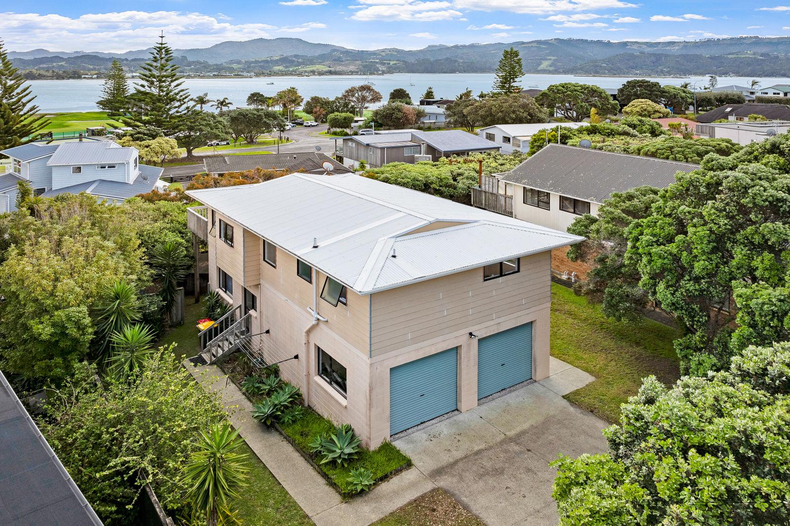 Slider image of 17 Caroline Heights, Auckland