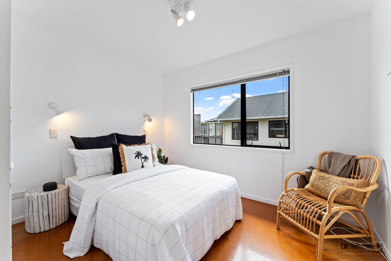 Slider image of 17 Caroline Heights, Auckland