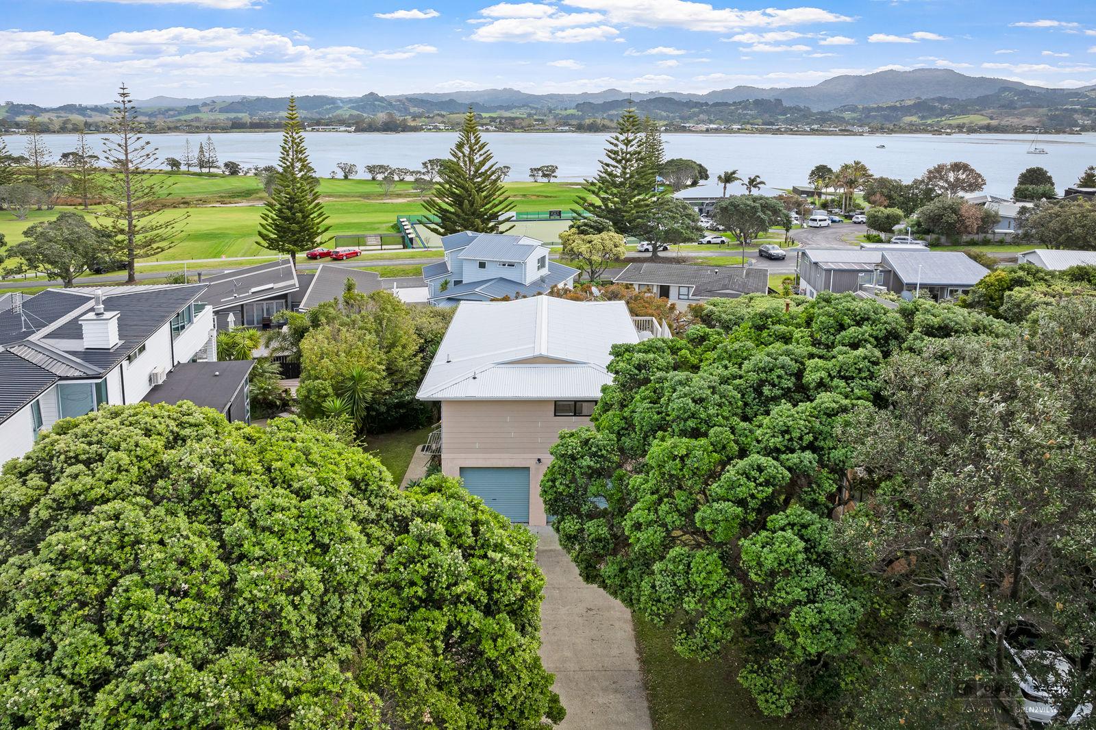 Slider image of 17 Caroline Heights, Auckland