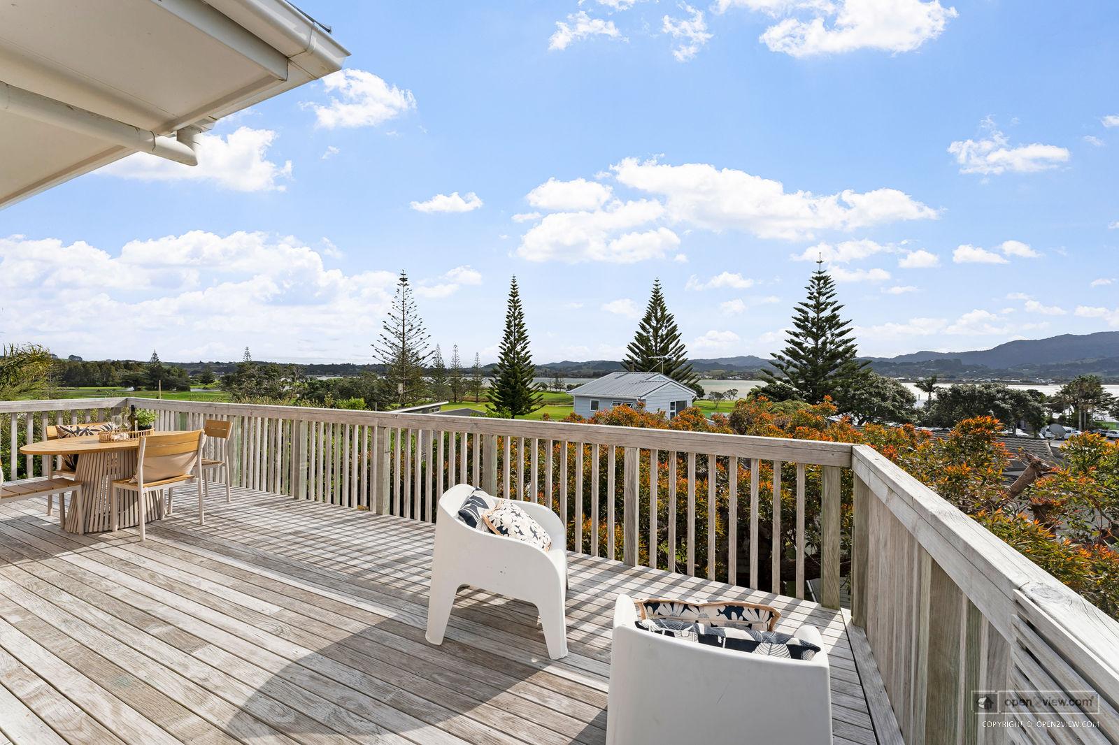 Featured image of 17 Caroline Heights, Auckland