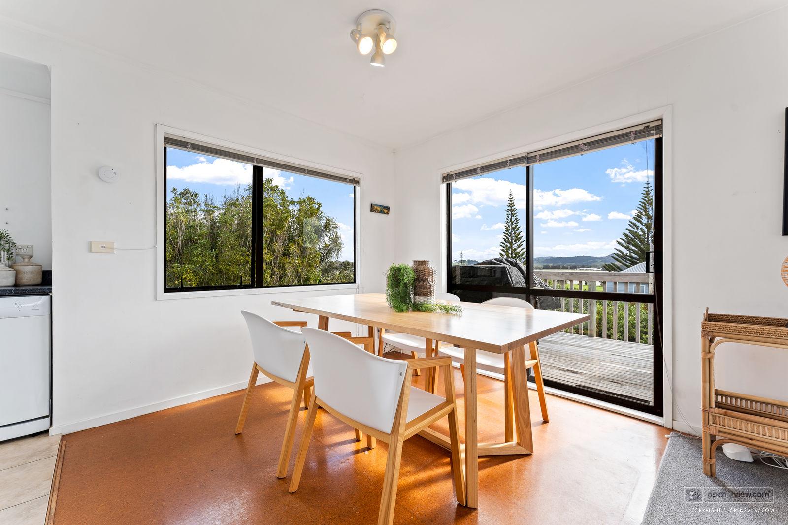 Slider image of 17 Caroline Heights, Auckland